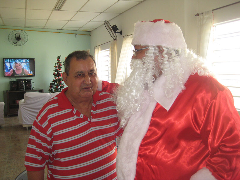 Leia mais sobre o artigo Visita do Papai Noel aos idosos do Lar dos Velhinhos