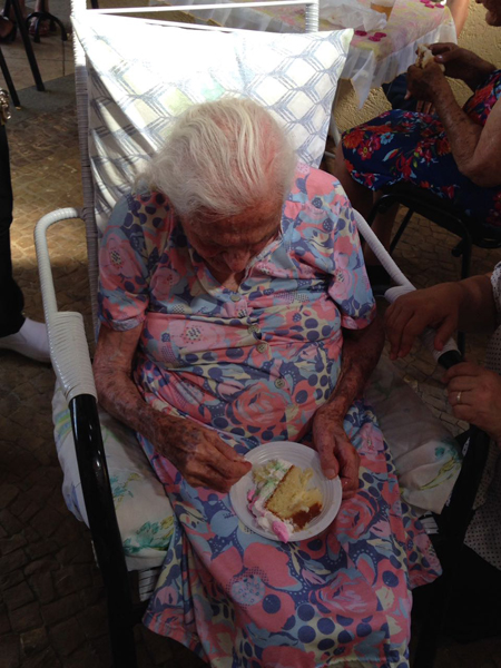Leia mais sobre o artigo Aniversário de 106 anos Moradora PALMIRA VITTURI GIACOMETTI
