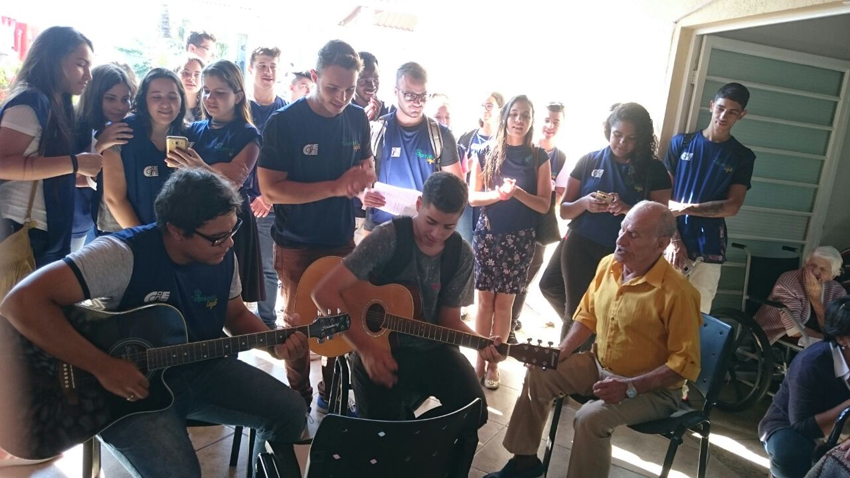 Leia mais sobre o artigo Jovens do CIEE visitam o Lar dos Velhinhos de Capivari
