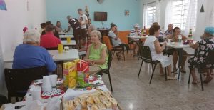 Leia mais sobre o artigo Um Grupo de Jovens da Ordem DemoLay de Capivari fazem café da manhã para os idosos