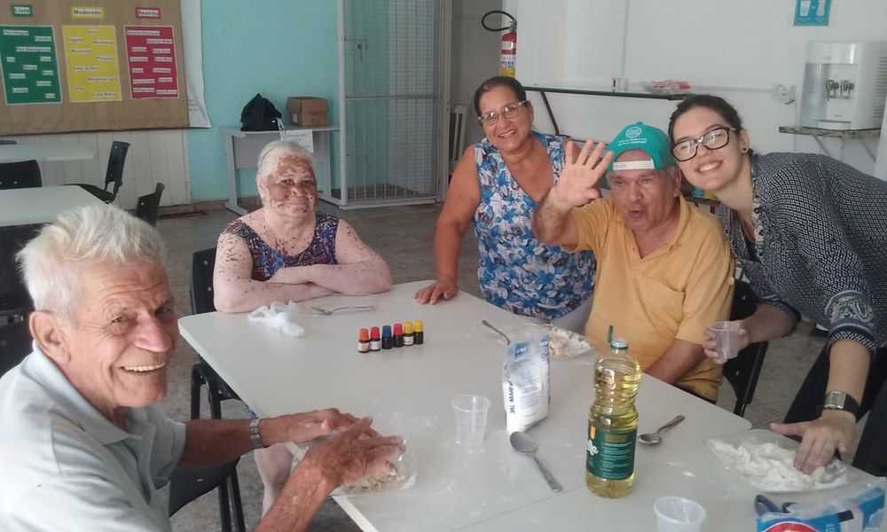 Leia mais sobre o artigo Oficina de Massinha com a Terapia Ocupacional
