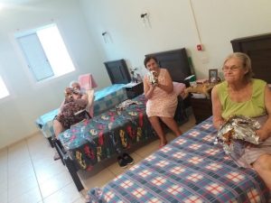 Read more about the article Departamento do R.H. da empresa BRANYL entrega Ovos de Páscoa aos moradores do Lar dos Velhinhos de Capivari