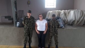 Read more about the article Tiro de Guerra entrega doações de roupas arrecadadas por alunos da Escola Padre Fabiano de Capivari