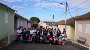 Leia mais sobre o artigo Alunos do 9º ano A e B da Escola Padre Fabiano de Capivari estiveram aqui visitando e trazendo doações de produtos de higiene e limpeza