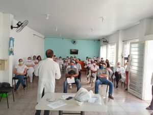 Leia mais sobre o artigo Dr. Ivan Jose Gomes faz treinamento para os colaboradores do Lar dos Velhinhos de Capivari