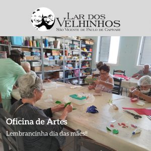 Read more about the article Moradores fazem as lembrancinhas do dia das mães na Oficina de Artes.