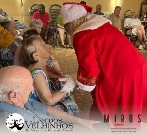 Leia mais sobre o artigo Papai Noel visita o Lar dos Velhinhos de Capivari.