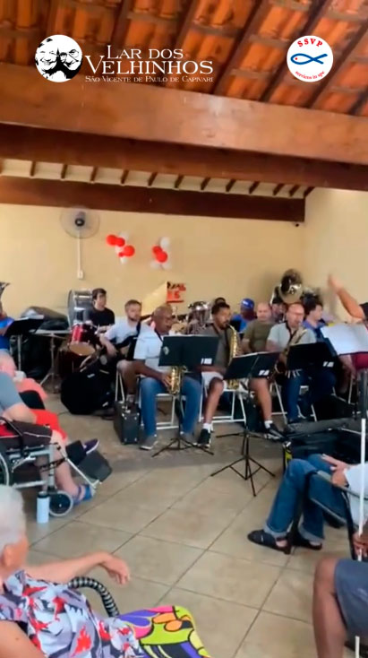 Leia mais sobre o artigo Banda Euclides Colaneri faz apresentação no Lar dos Velhinhos de Capivari